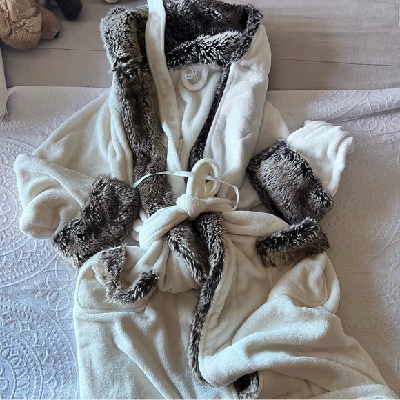POTTERY BARN Faux Fur Ombre Robe - Picture 5 of 6